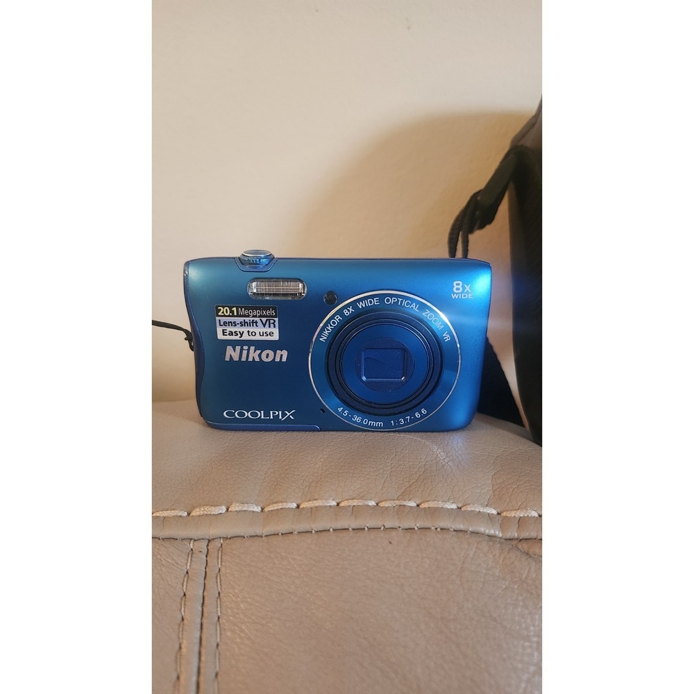 Nikon Coolpix S3700 20.1 Mega Pixels 8x Optical Zoom Digital Camera TESTED WORKS